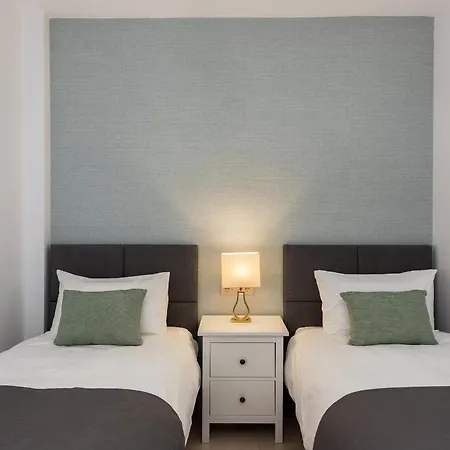 2-br Middle Floor With Sea Views Appartamento