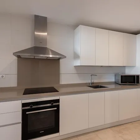 Appartamento 2-br Middle Floor With Sea Views *