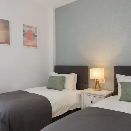Appartamento 2-br Middle Floor With Sea Views *